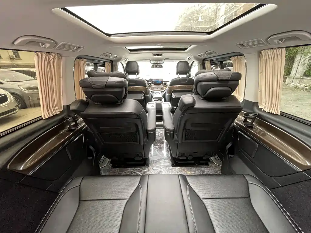 Mercedes-Benz V-Class 2020 — фото 23