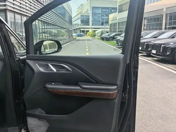 Hongqi HQ9 PHEV 2024