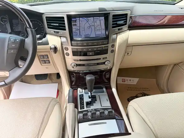 Lexus LX 2015