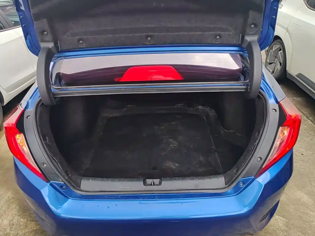 Honda Civic 2018 — фото 19