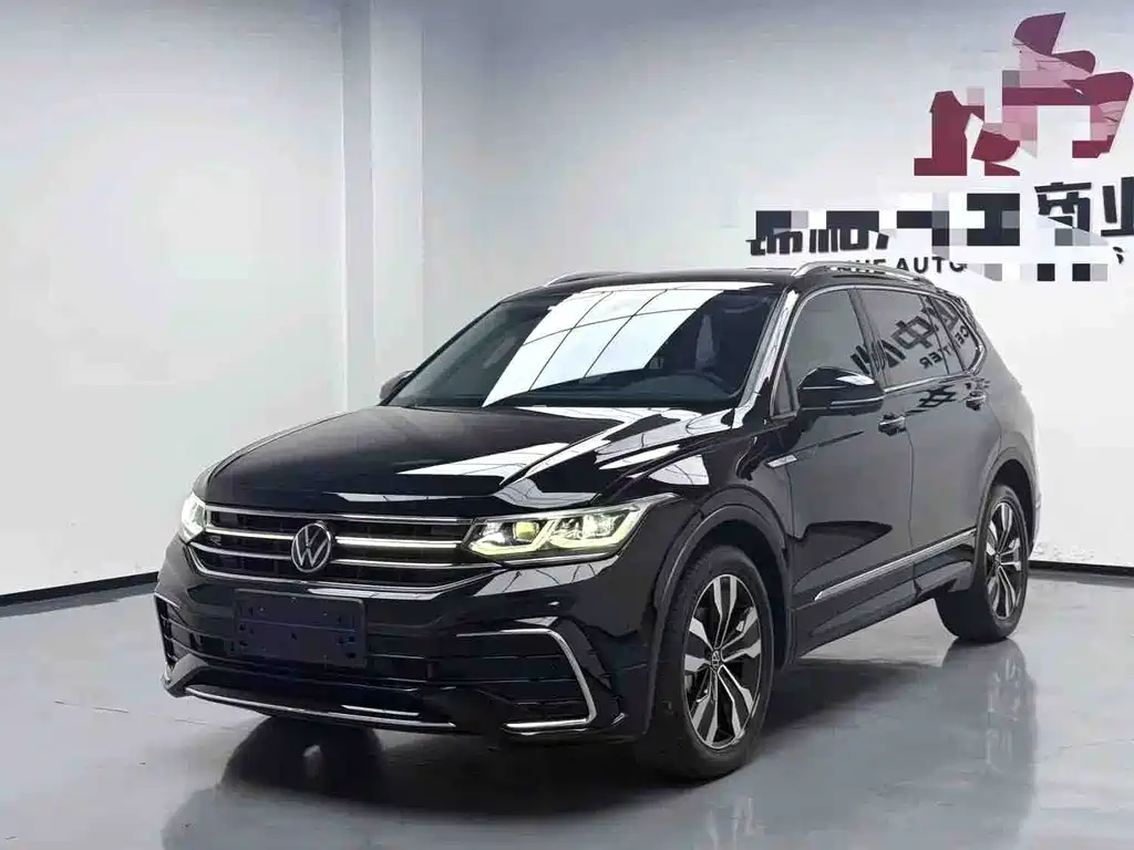Volkswagen Tiguan L 2022 — фото 1
