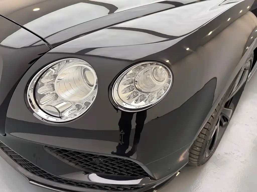 Bentley Continental 2018 — фото 15