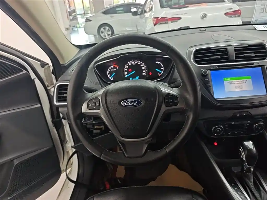 Ford Escort 2018 — фото 11