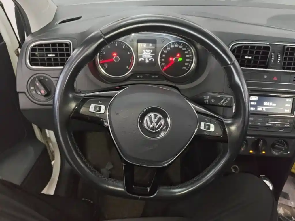 Volkswagen Polo 2017 — фото 11