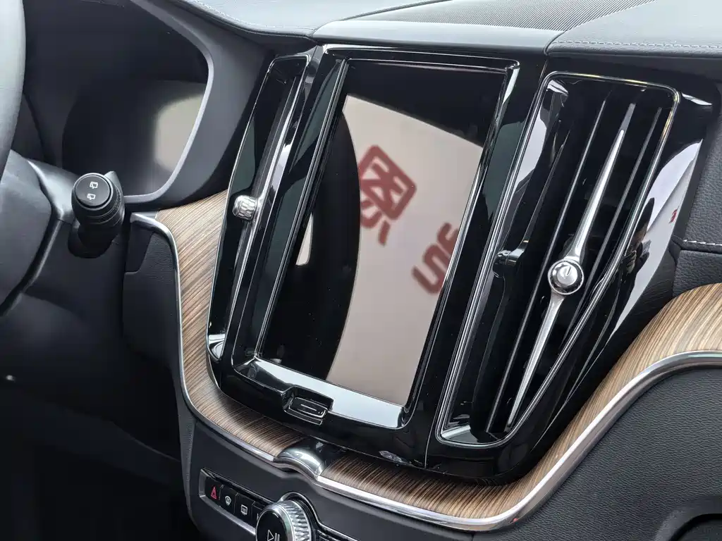 Volvo XC60 2024 — фото 15