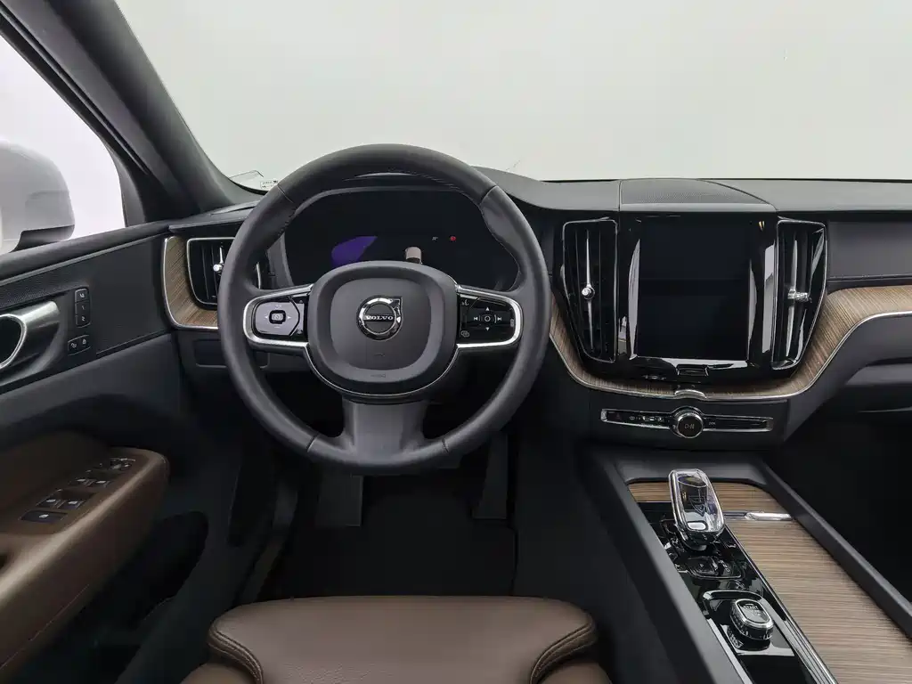 Volvo XC60 2024 — фото 13