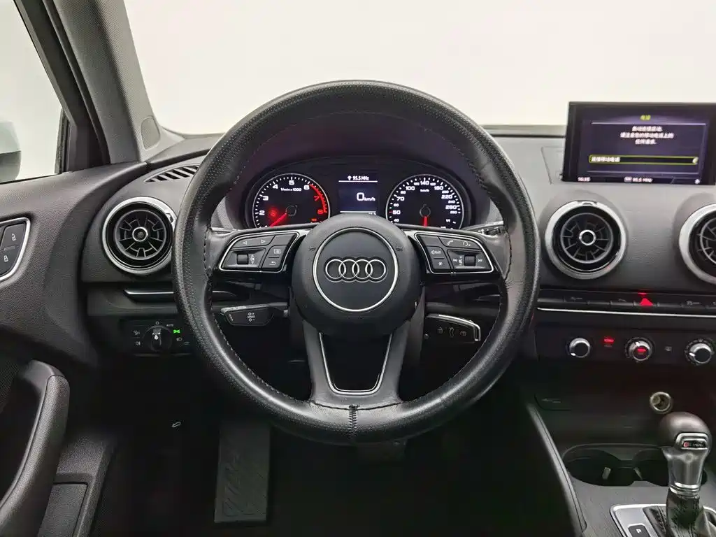 Audi A3 2021 — фото 11