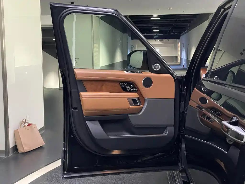 Land Rover Range Rover 2019 — фото 8