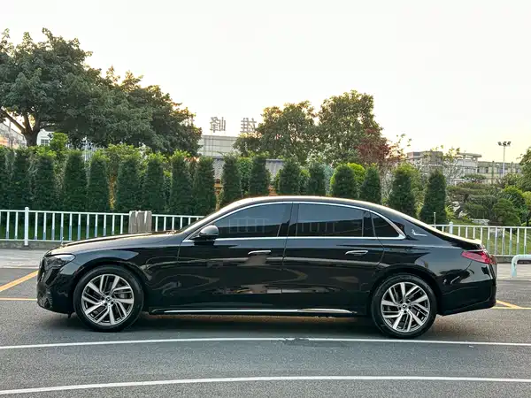 Mercedes-Benz E-Class 2025