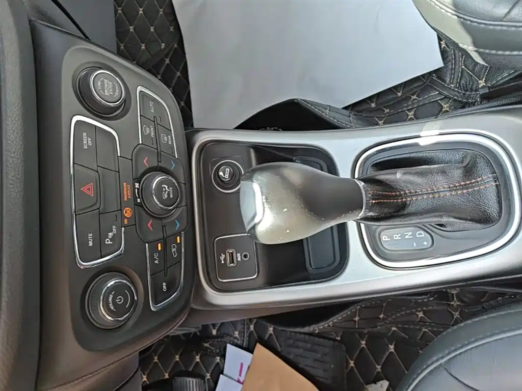 Jeep Compass 2018 — фото 14
