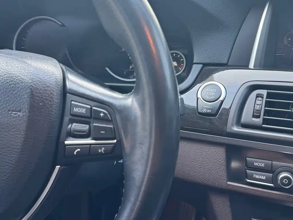 BMW 5 Series 2015 — фото 20