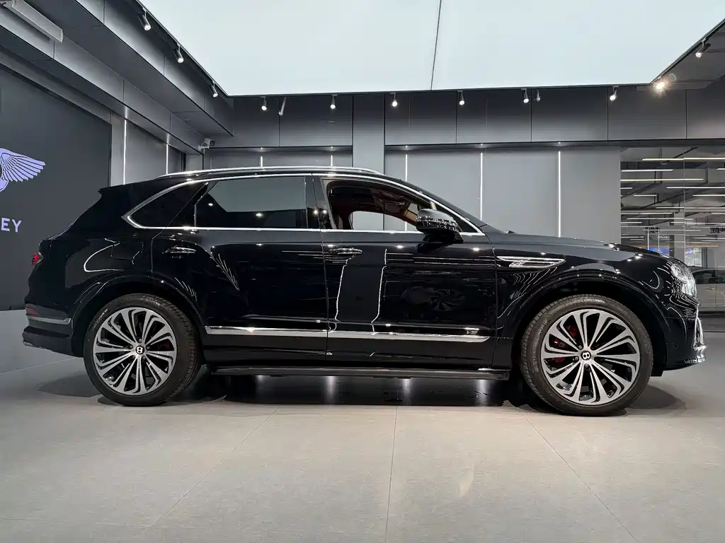 Bentley Bentayga 2022 — фото 3