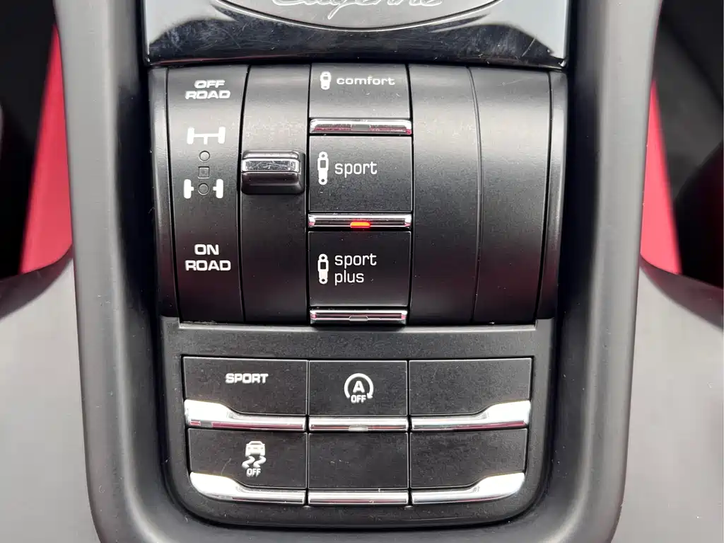 Porsche Cayenne 2017 — фото 17