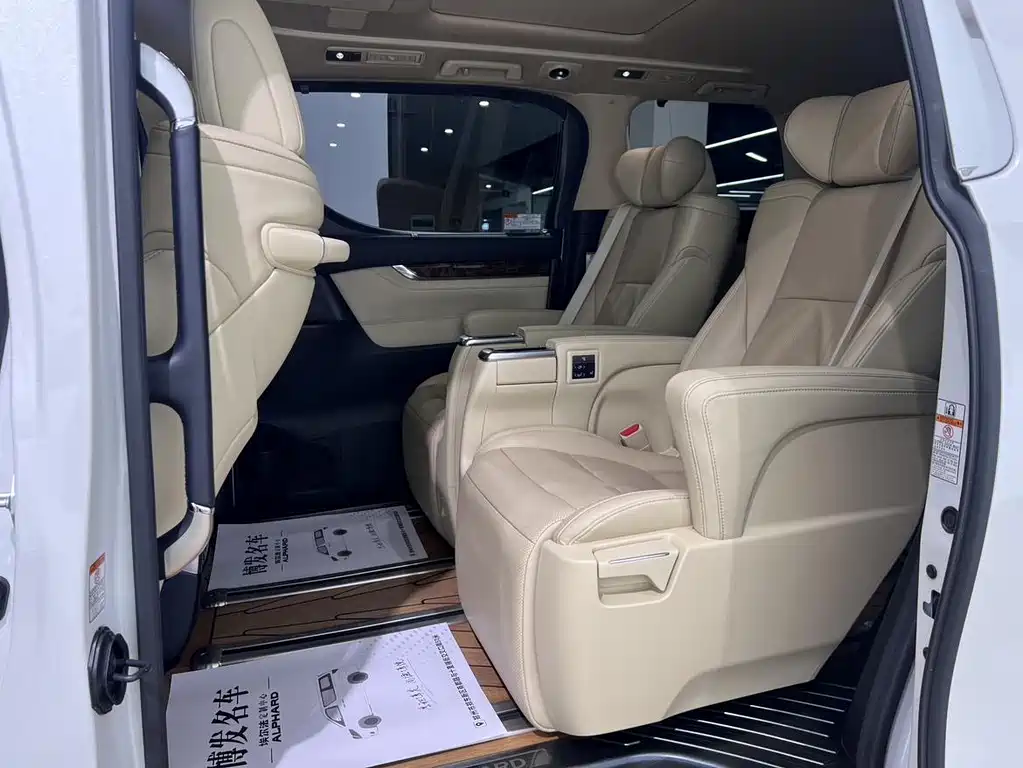Toyota Alphard 2020 — фото 18