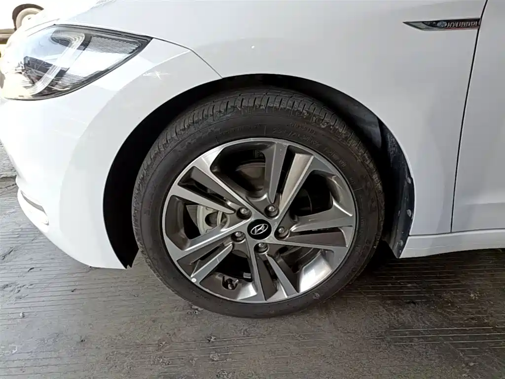 Hyundai Elantra 2019 — фото 23