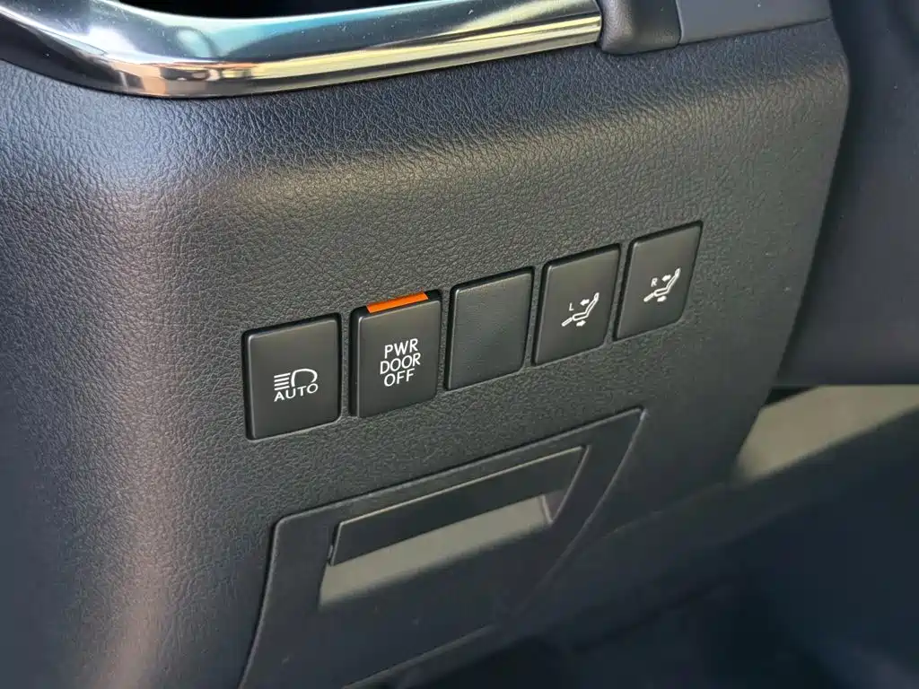 Lexus LM 2020 — фото 14