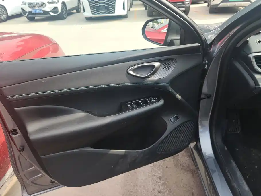 BYD Seal 05 DM-i 2025 — фото 7