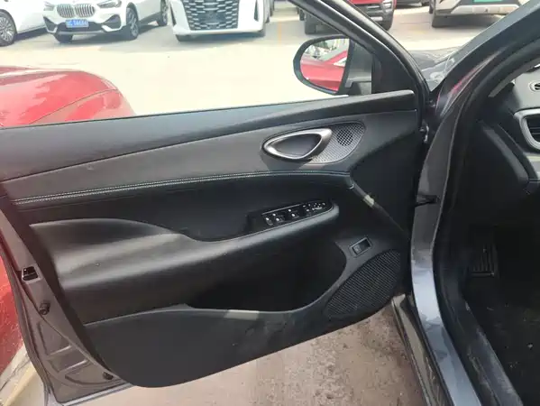 BYD Seal 05 DM-i 2025