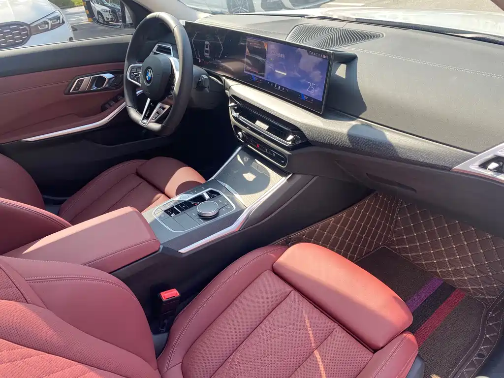 BMW 3 Series 2025 — фото 18