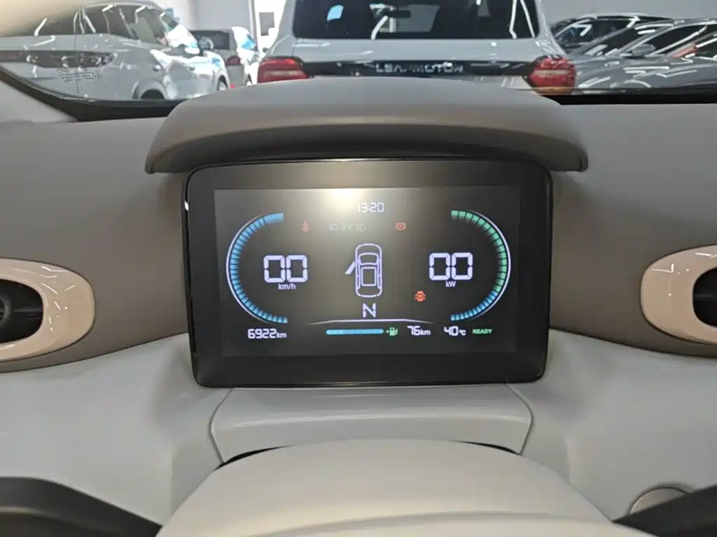 Leapmotor Zero Running T03 2025 — фото 12