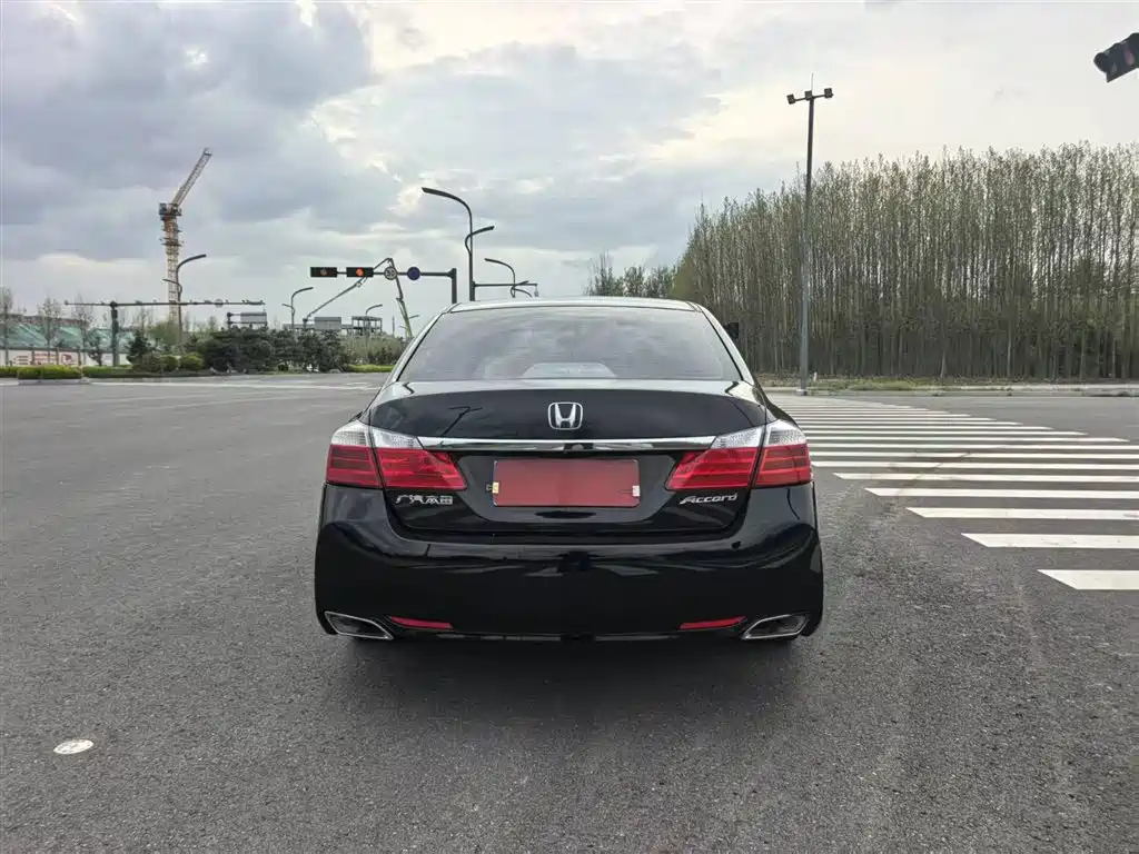 Honda Accord 2015 — фото 11