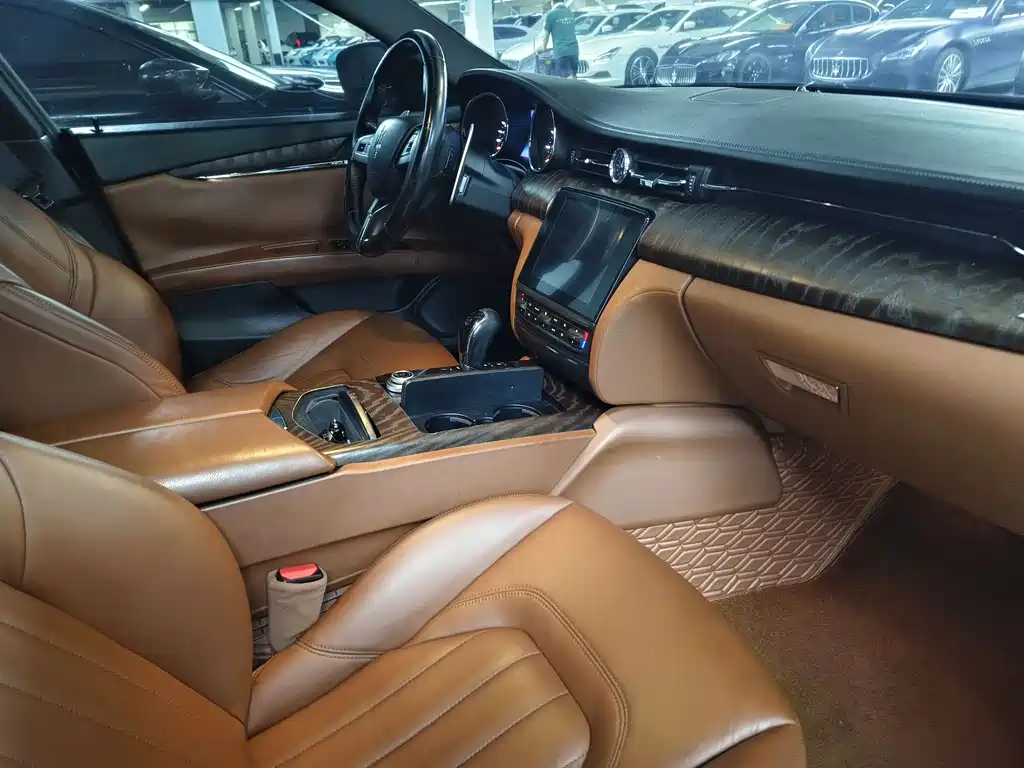 Maserati Quattroporte 2018 — фото 13