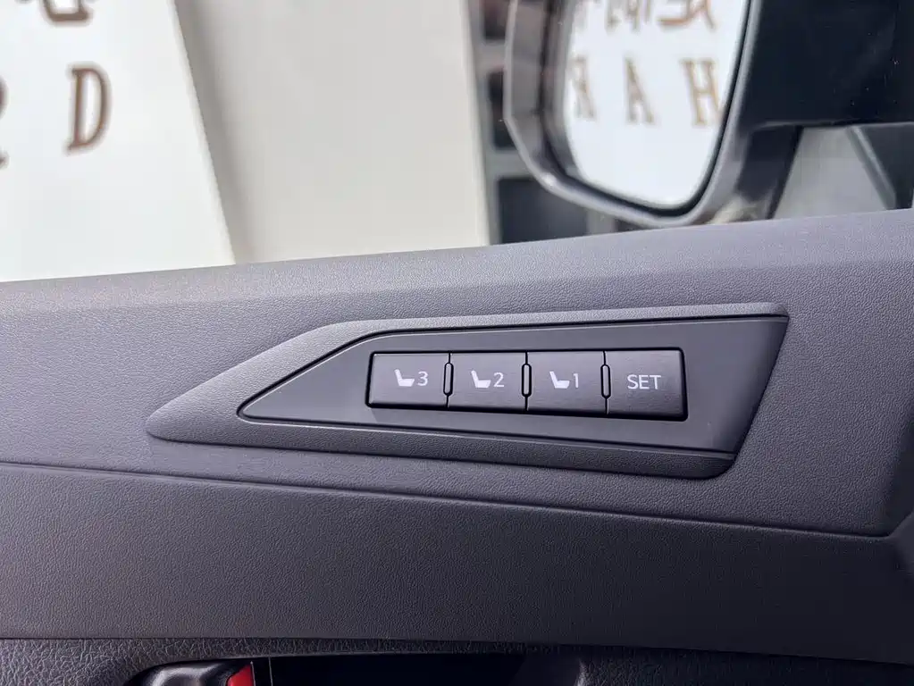 Toyota Alphard 2022 — фото 18