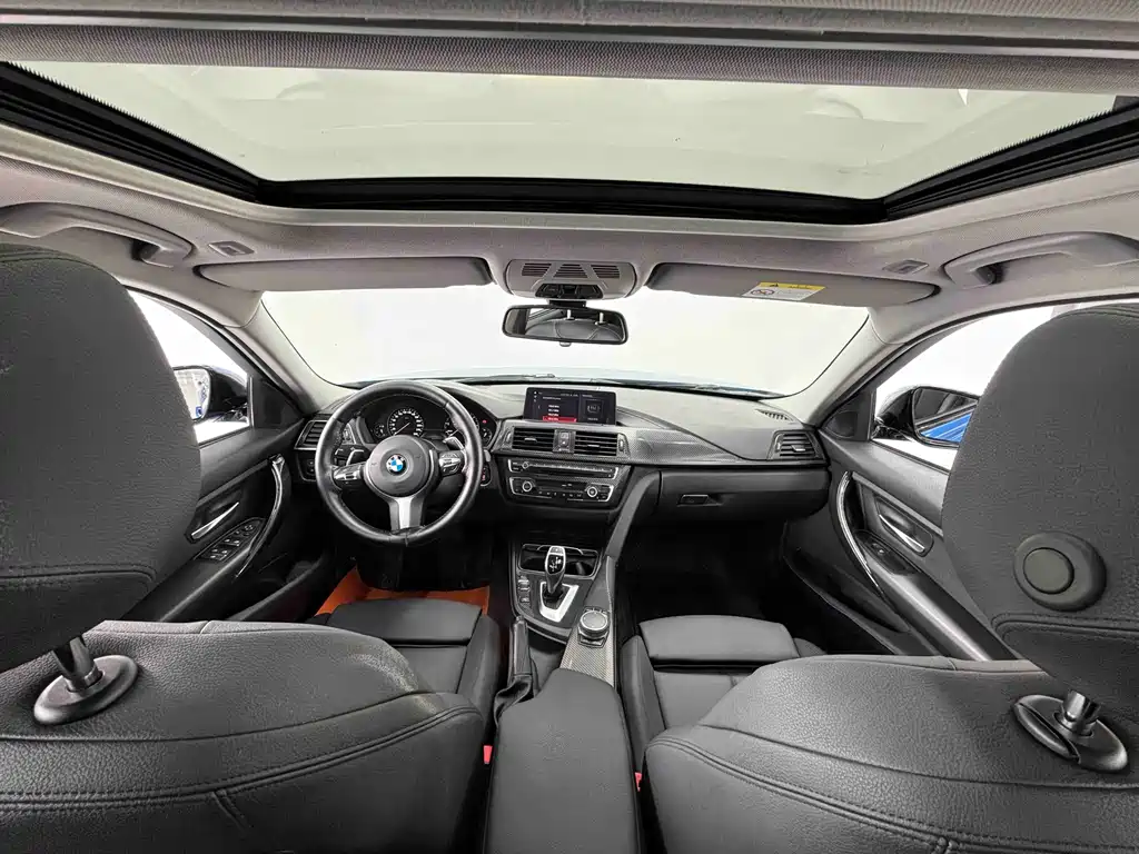 BMW 3 Series 2018 — фото 11