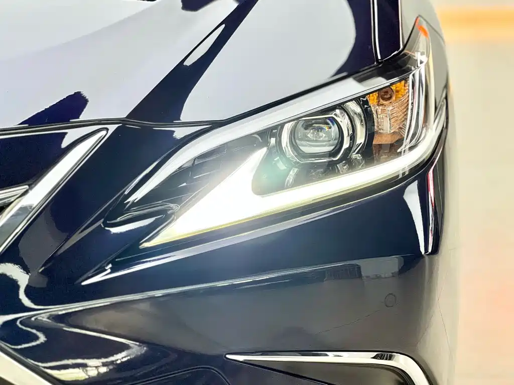 Lexus ES 2023 — фото 16