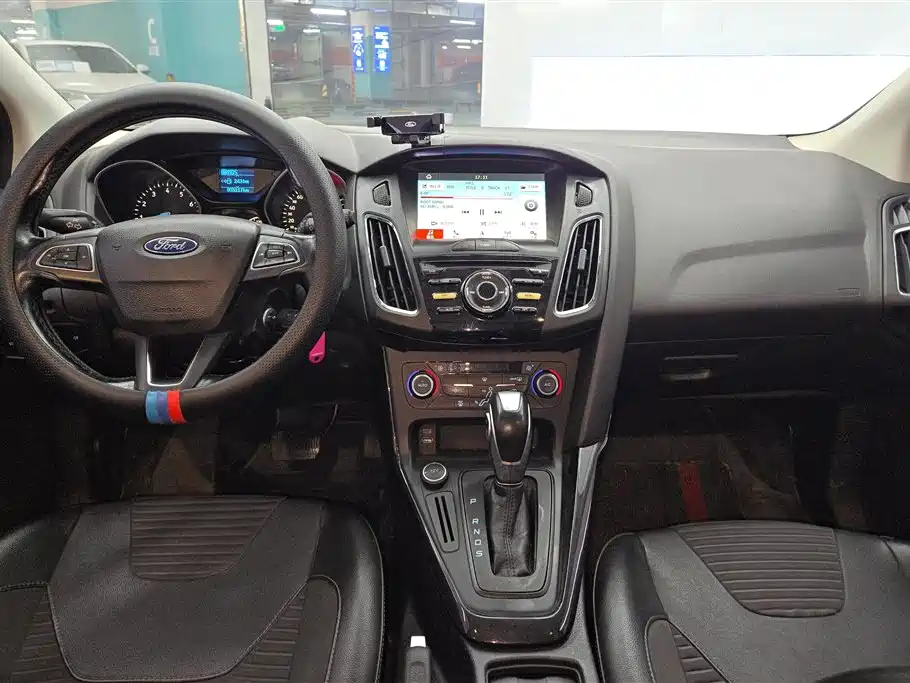 Ford Focus 2017 — фото 11