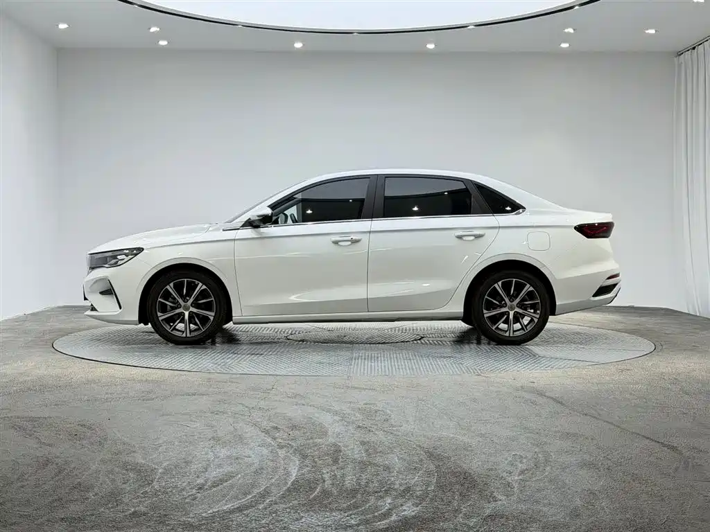 Geely Emgrand 2022 — фото 13