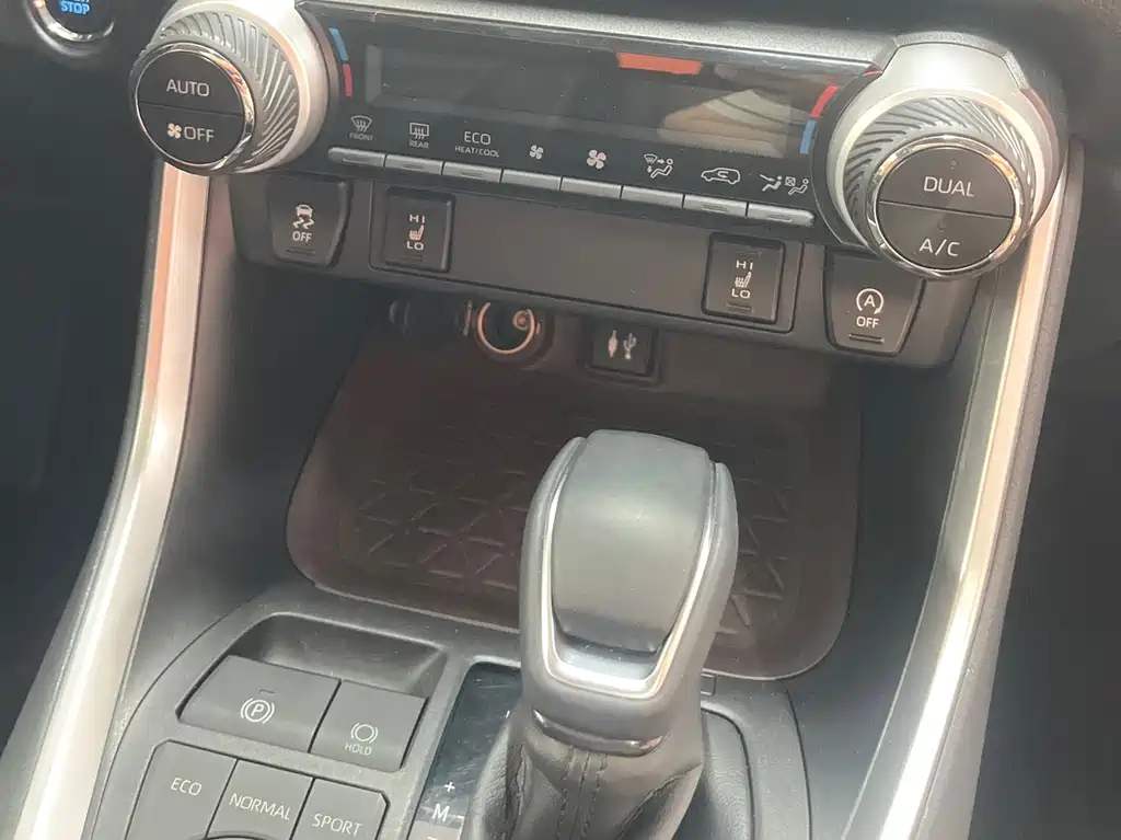 Toyota RAV4 2020 — фото 14