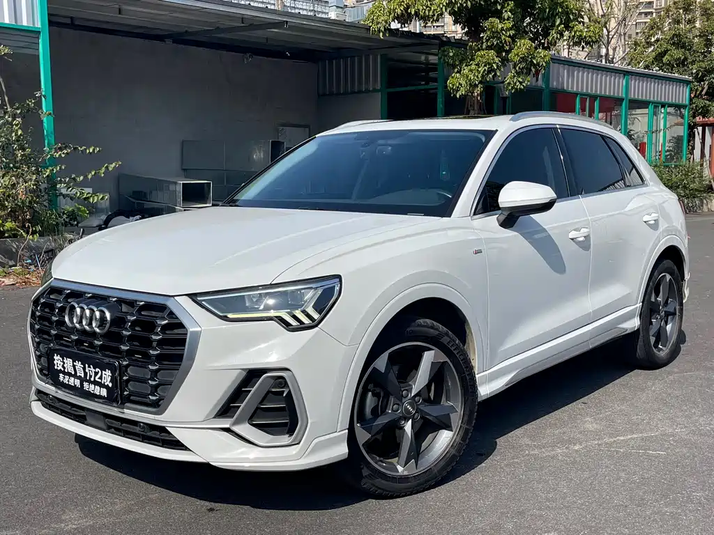 Audi Q3 2019 — фото 1