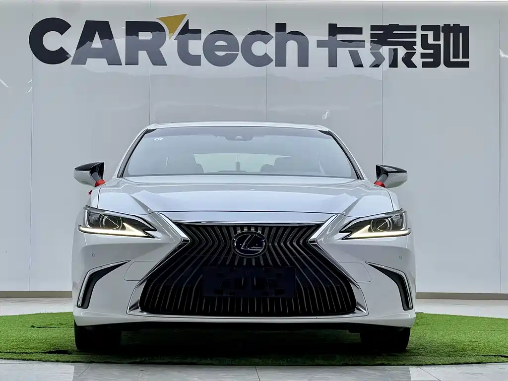 Lexus ES 2018 — фото 21