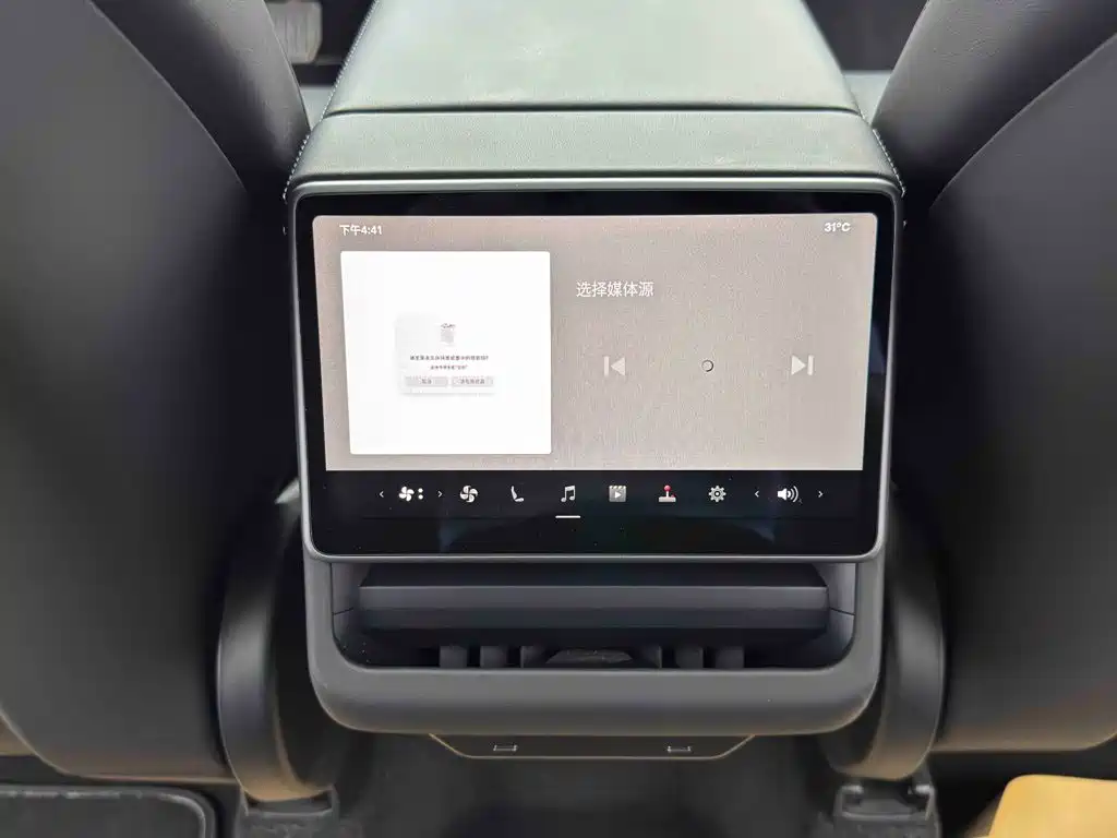Tesla Model Y 2025 — фото 15