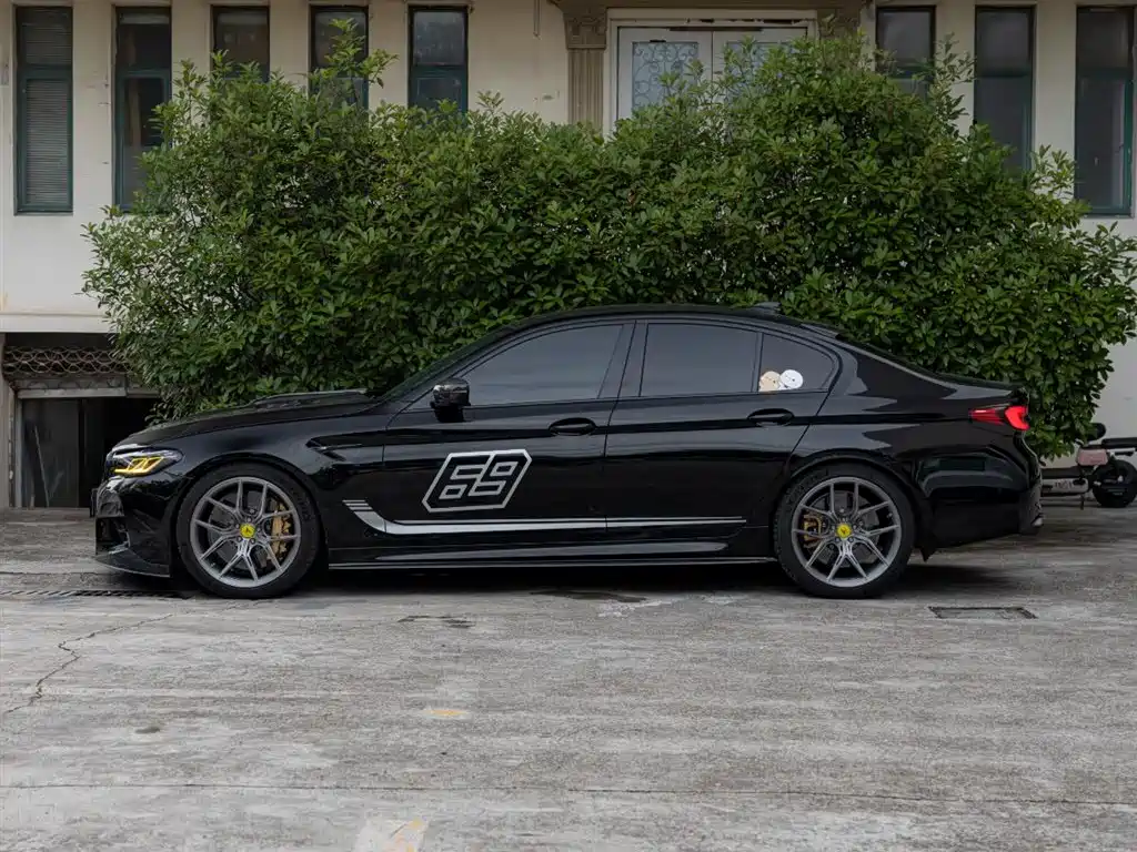 BMW M5 2021
