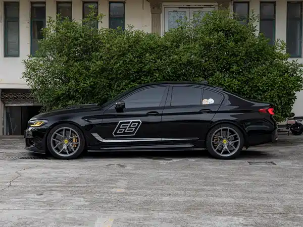 BMW M5 2021