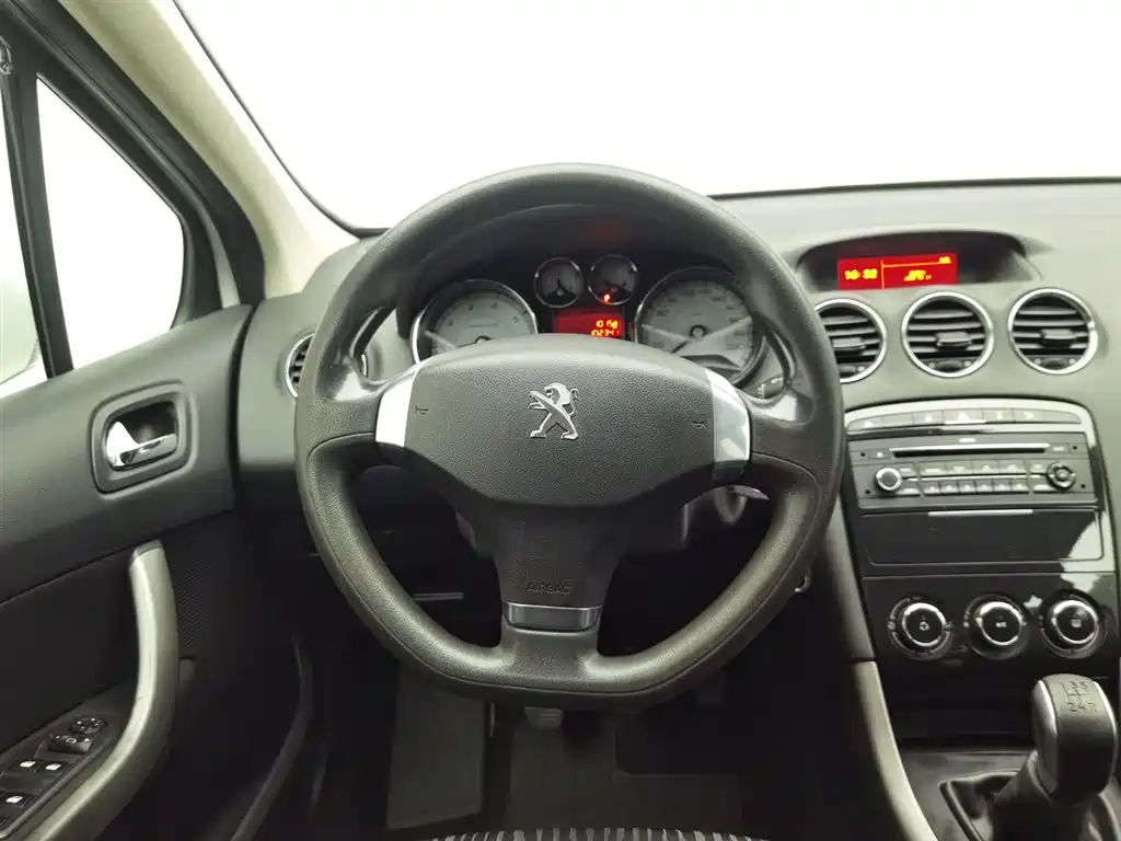 Peugeot 408 2014 — фото 11