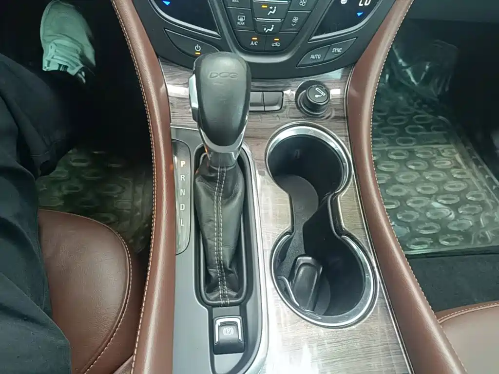 Buick Envision Plus 2016 — фото 10