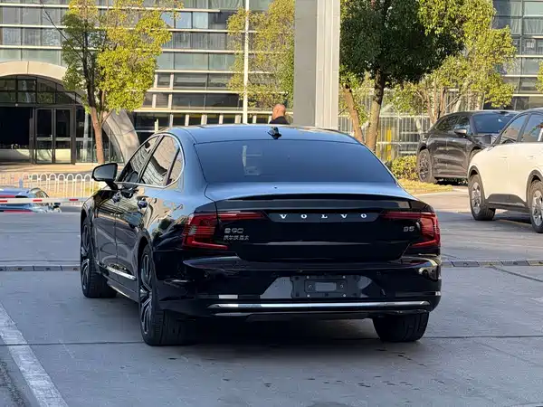 Volvo S90 2024