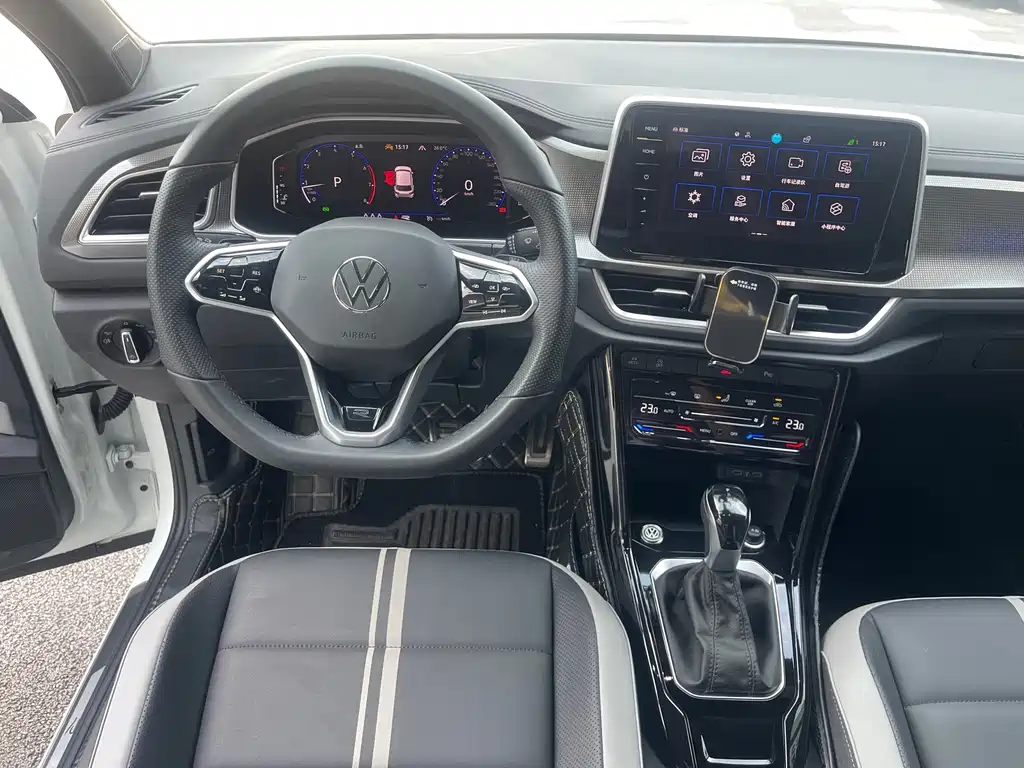 Volkswagen T-Roc 2023 — фото 11