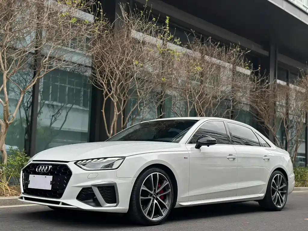 Audi A4L 2022 — фото 1