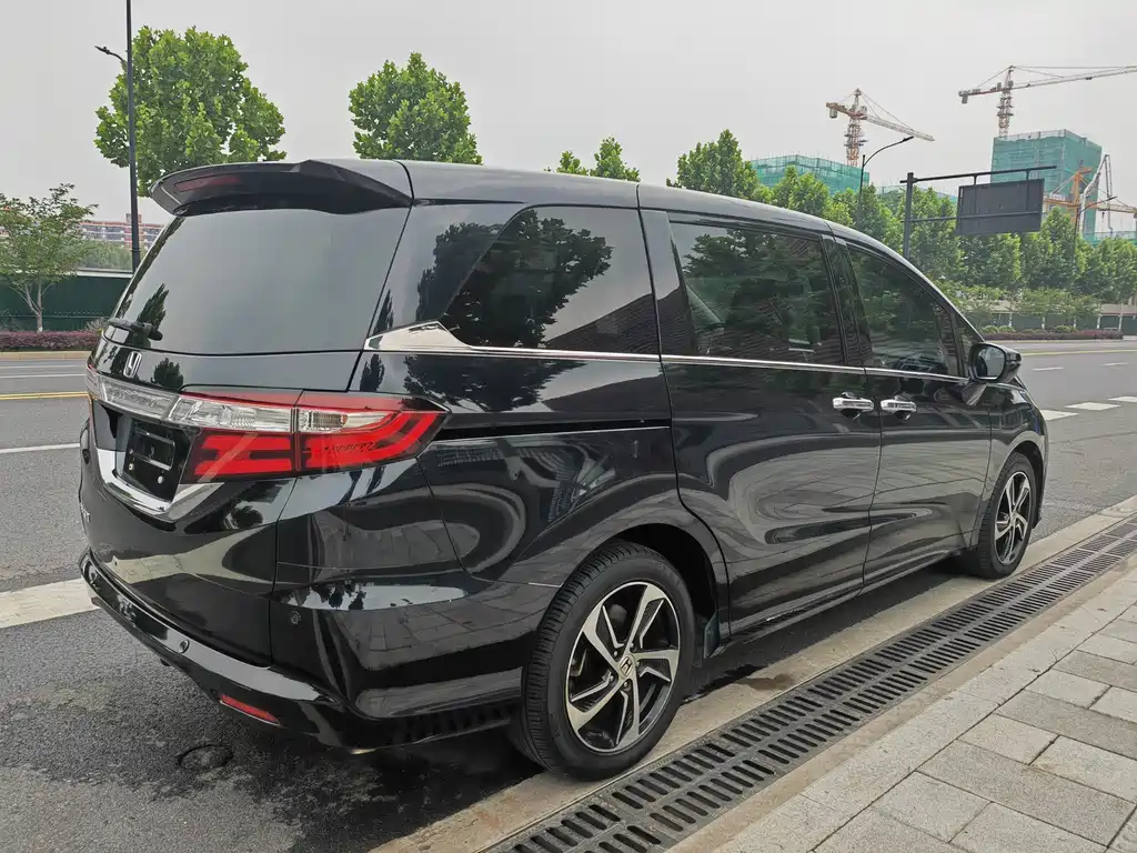Honda Odyssey 2015 — фото 9