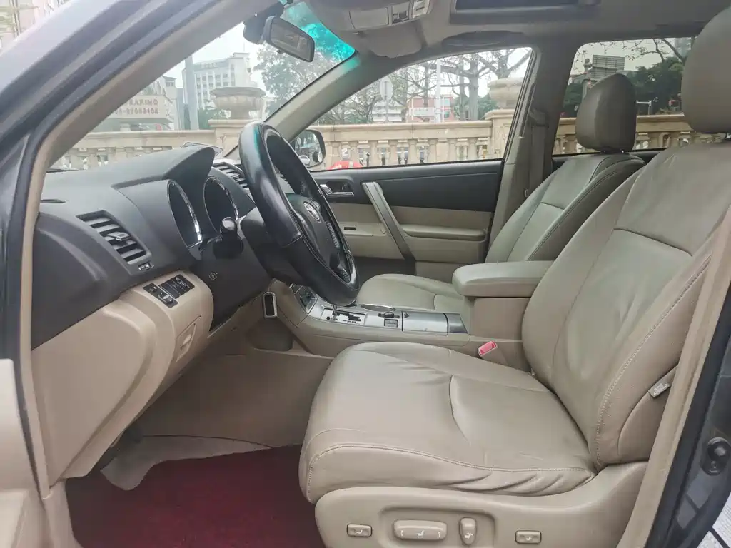 Toyota Highlander 2010 — фото 10