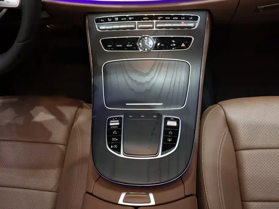 Mercedes-Benz E-Class 2020 — фото 15