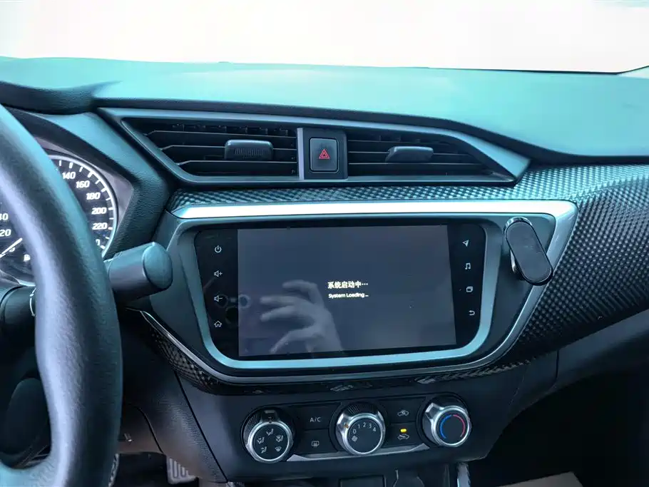 Nissan Bluebird 2020 — фото 13