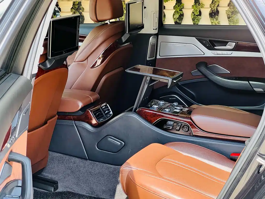 Audi A8 2012 — фото 3