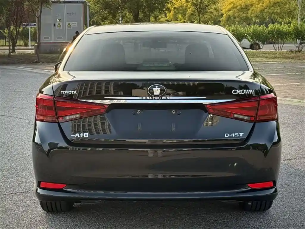 Toyota Crown 2016 — фото 21