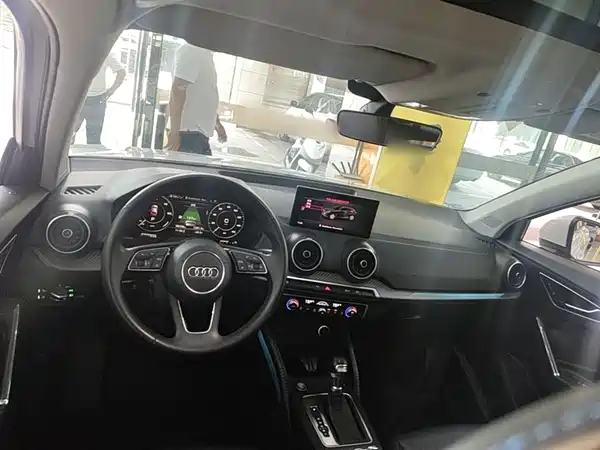Audi Q2L E-Tron 2020