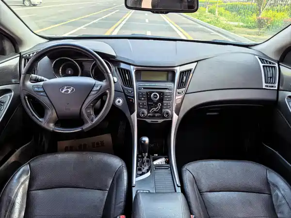 Hyundai Sonata 2011